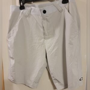 Oakley Men’s Light Gray Performance Golf Shorts